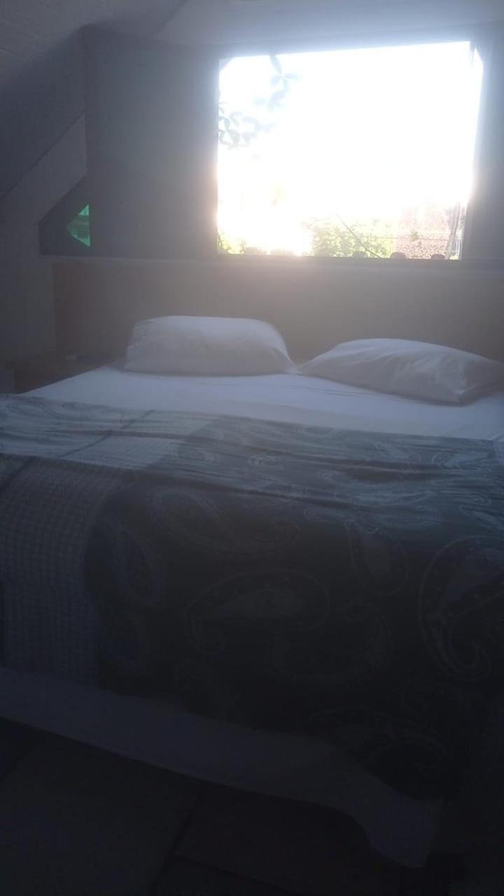 Quarto com Cama de Casal ou 2 de Solteiro